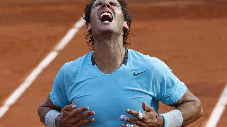 L'Espagnol Rafael Nadal exulte après sa 9e victoire en finale de Roland-Garros, le 9 juin 2014 [Kenzo Tribouillard / AFP]