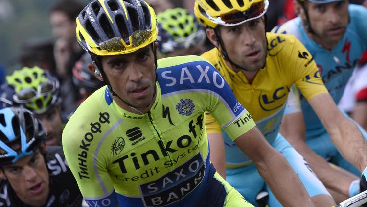 L'Espagnol Alberto Contador (premier plan) suivi par le maillot jaune l'Italien Vincenzo Nibali, le 12 juillet 2014 entre la Tomblaine et Gérardmer [Lionel Bonaventure / AFP]