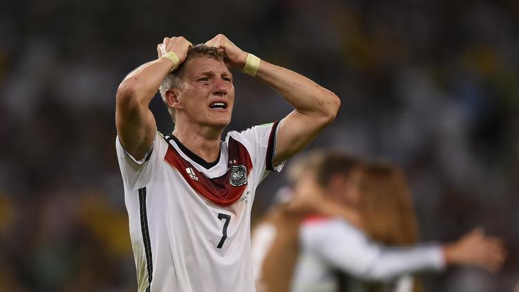 Le milieu allemand Bastian Schweinsteiger pleure après sa victoire en finale du Mondial, le 13 juillet 2014 à Rio [Fabrice Coffrini / AFP]