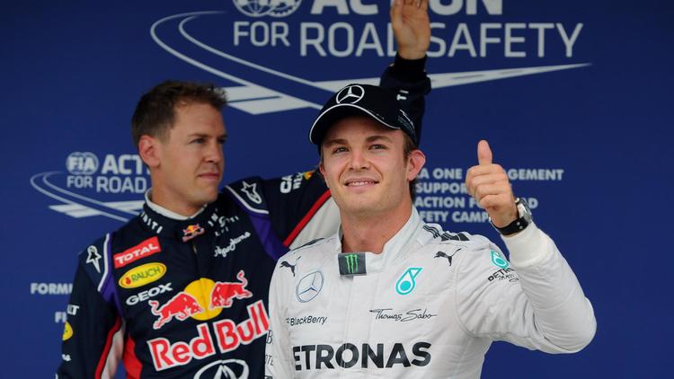 L'Allemand Nico Rosberg (Mercedes) célèbre sa pole position au GP de Hongrie, devant Sebastian Vettel (Red Bull), deuxième de la séance qualificative, le 26 juillet 2014 [Attila Kisbenedek / AFP]
