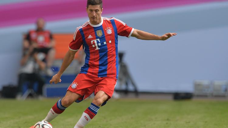 L'ancien attaquant de Dortmund, transféré cet été au Bayern Munich, le Polonais Robert Lewandowski, le 27 juillet 2014, à Hambourg [Carmen Jaspersen / AFP/Archives]