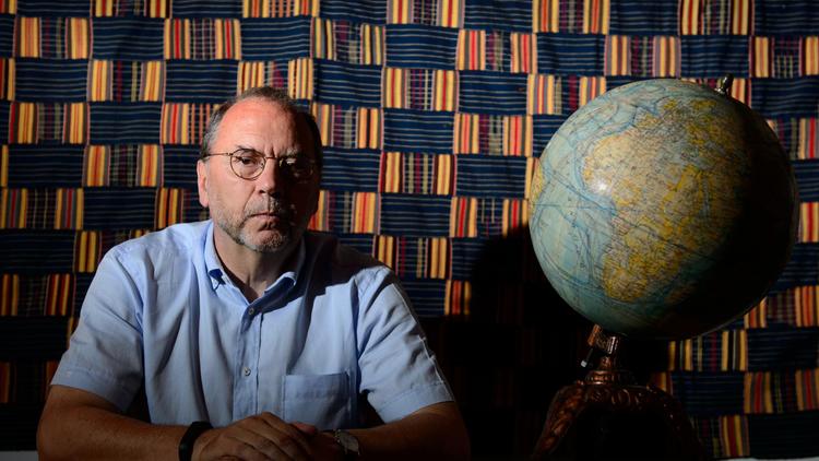 Le professeur belge Peter Piot, co-découvreur du virus Ebola, écarte dans une interview à l'AFP, l'éventualité d'une épidémie majeure hors d'Afrique, le 30 juillet 2014 à Londres [Leon Neal / AFP]