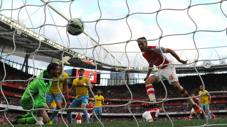 Aaron Ramsey inscrit le but de la victoire pour Arsenal face à Crystal Palace, le 16 août 2014 à l'Emirates Stadium [Carl Court / AFP]