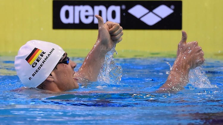 L'Allemand Paul Biedermann qui a terminé le relais de l'Allemagne sacrée sur 4X200 m nage libre, aux Championnats d'Europe de Berlin, le 23 août 2014 [Tobias Schwarz / AFP]