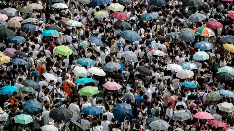 Des centaines de milliers de Hongkongais se sont rassemblés mardi 1er juillet 2014 dans la rue pour clamer leur attachement à la démocratie
 [Philippe Lopez / AFP]