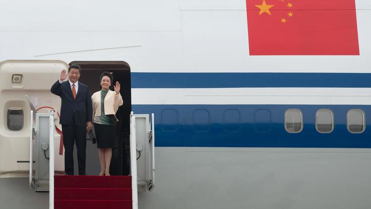 Le président chinois Xi Jinping et son épouse Peng Liyuan à leur arrivée à Séoul, le 3 juillet 2014 [Ed Jones / AFP]
