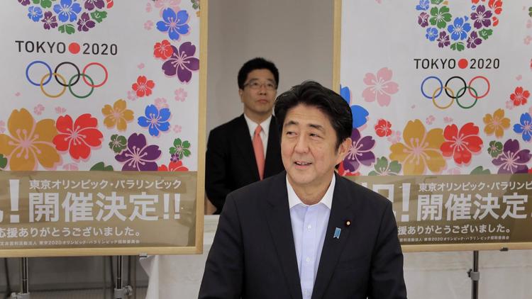 Le Premier ministre japonais, Shinzo Abe, lors d'un conseil des ministres extraordinaires consacré aux jeux Olympiques à Tokyo le 10 septembre  [Itsuo Inouye  / POOL/AFP]