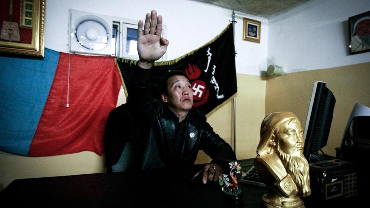 Ariunbold Altankhuu, chef d'un groupe écologiste néo-nazi mongol à Oulan-Bator, le 12 septembre 2013 [Byambasuren Byamba-Ochir / AFP]