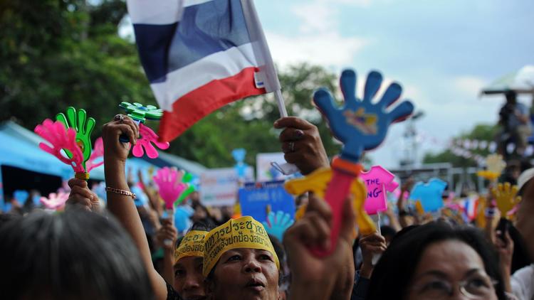 Des manifestants de l'opposition rassemblés à Bangkok contre une loi d'amnistie qui permettrait le retour de l'ex-Premier ministre en exil Thaksin Shinawatra, le 2 novembre 2013 en Thaïlande [Christophe Archaumbault / AFP]