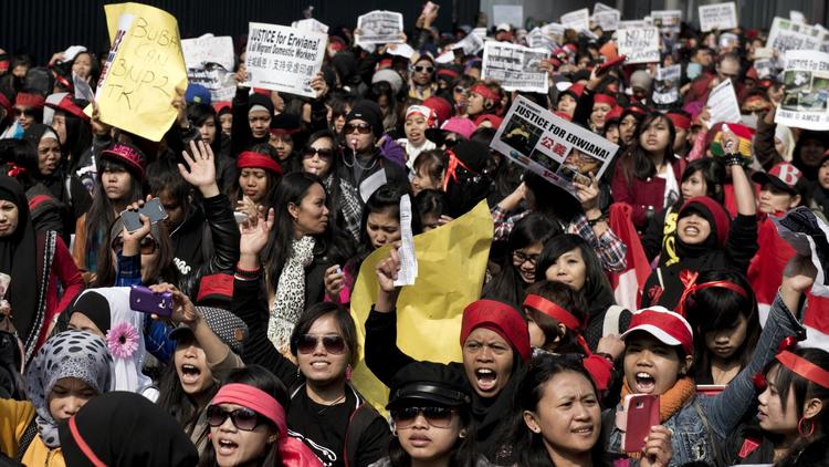 Marche de soutien à une domestique indonésienne qui aurait été torturée par son employeur, à Hong Kong le 19 janvier 2014 [Alex Ogle / AFP]