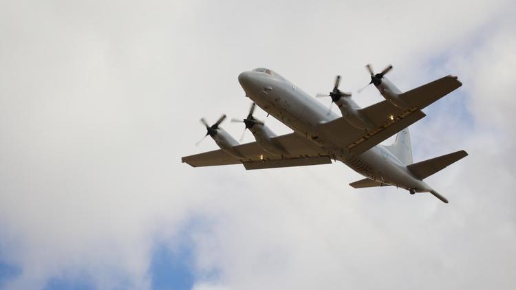 Un avion de l'armée de l'air australienne décolle de Bullsbrook le 16 avril 2014 pour participer aux recherches du vol MH370 [Richard Wainwright / POOL/AFP]