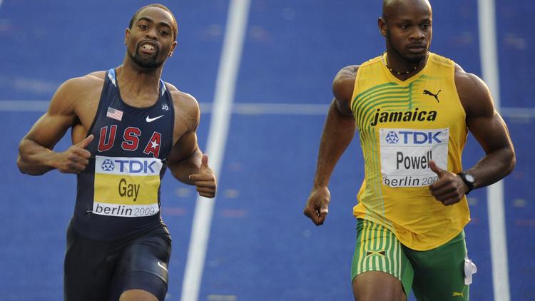 L'Américain Tyson Gay (g) et le Jamaïcain Asafa Powell, ici en demi-finale des Mondiaux de Berlin 2009, ont tous deux été convaincus de dopage en 2013 [ / DDP/AFP/Archives]