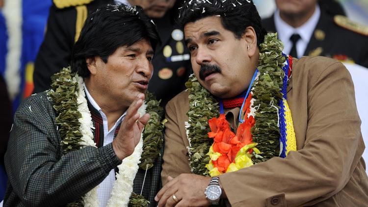 Le président bolivien Evo Morales et son homologue vénézuélien Nicolas Maduro durant le sommet du G77 + Chine, le 14 juin 2014 à Santa Cruz, en Bolivie [ / AFP]