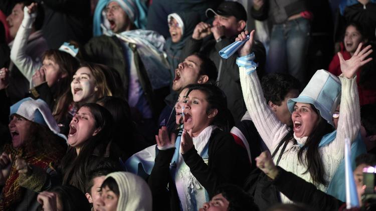 Joie des supporters argentins le 9 juillet 2014 à Bueno Aires  [Daniel Garcia / AFP]