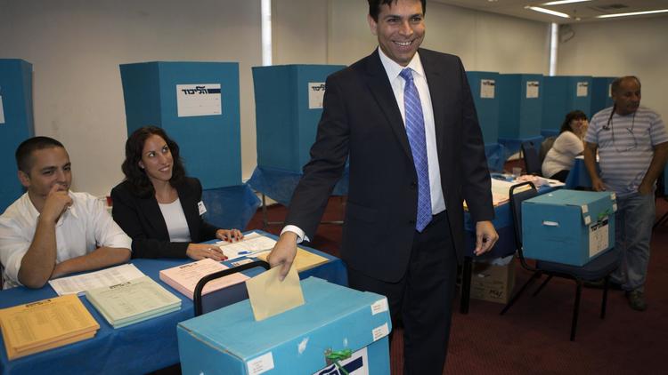 Le vice-ministre de la Défense Danny Danon vote lors des élections internes au Likoud, le 30 juin 2013 à Jérusalem [Menahem Kahana / AFP]