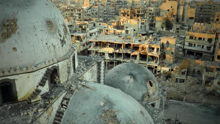 Photo fournie par le réseau d'opposition syrien Shaam News d'une mosquée détruite dans la banlieue de Homs, le 25 juillet 2013 [- / Shaam News Network/AFP]