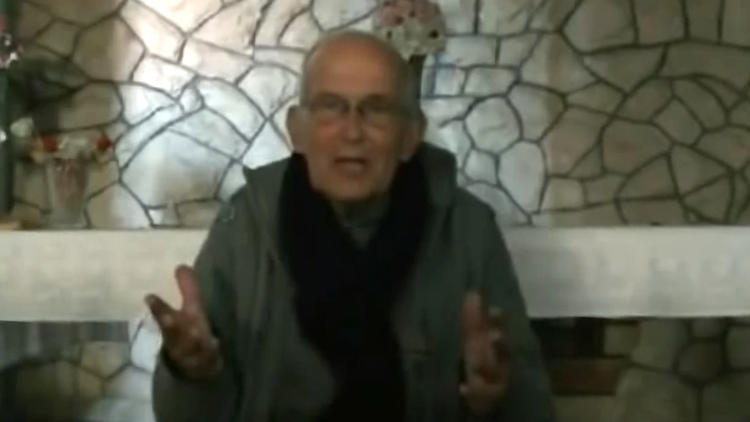 Capture d'écran d'une vidéo postée sur YouTube le 21 janvier 2014 du prêtre jésuite néerlandais Frans van der Lugt [ / YouTube/AFP/Archives]
