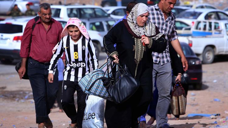 Des familles irakiennes fuyant les violences arrivent le 11 juin 2014 à Aski kalak [Safin Hamed / AFP]