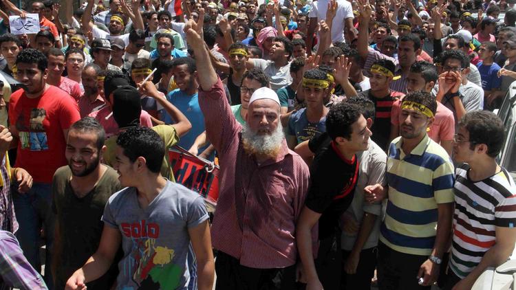 Des partisans des Frères musulmans manifestent au Caire, un an jour pour jour après la destitution par l'armée du président islamiste Mohamed Morsi, le 3 juillet 2014 [Khaled Kamel  / AFP]