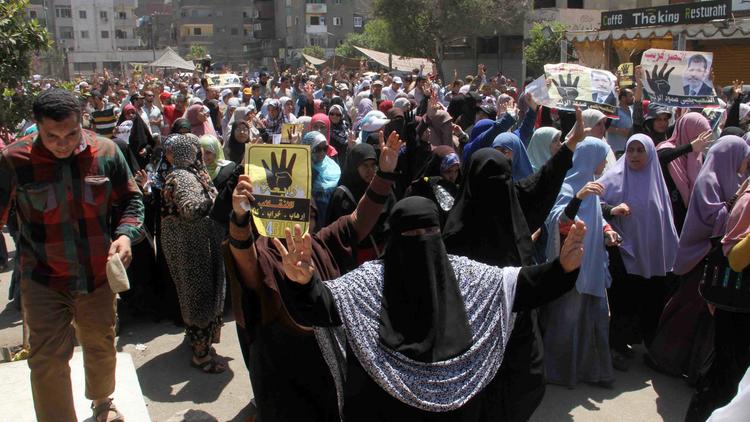 Manifestation de partisans des Frères musulmans pour marquer le premier anniversaire de l'éviction du pouvoir du président islamiste Mohamed Morsi, au Caire, le 4 juillet 2014 [Khaled Kamel / AFP/Archives]