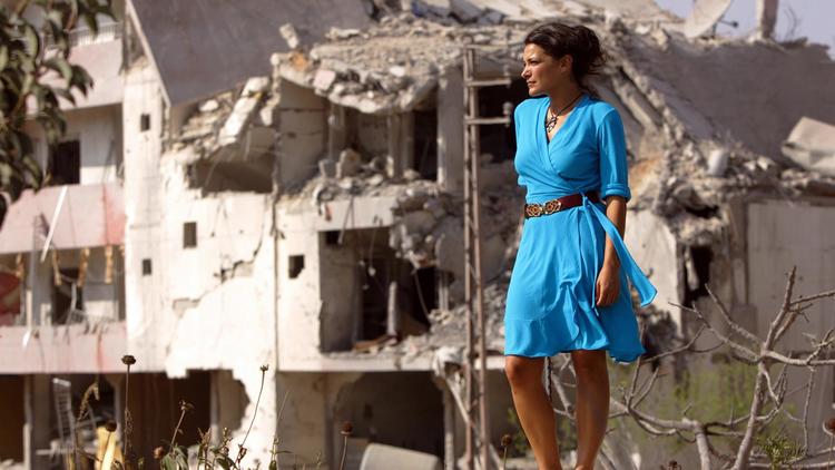 L'actrice libanaise Nada Abou Farhat dans "Sous les bombes" (2008), un film de Philippe Aractingi [Patrick Baz / AFP/Archives]