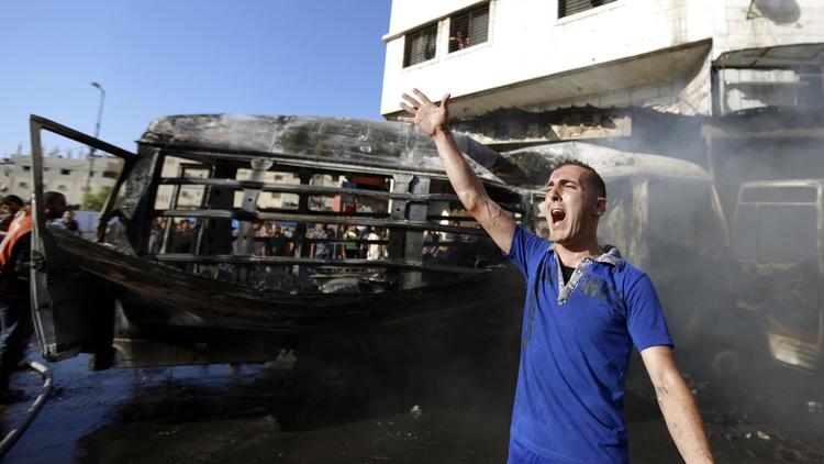 Un véhicule touché par un tir israélien le 31 juillet 2014 à Gaza [Mohammed Abed / AFP]