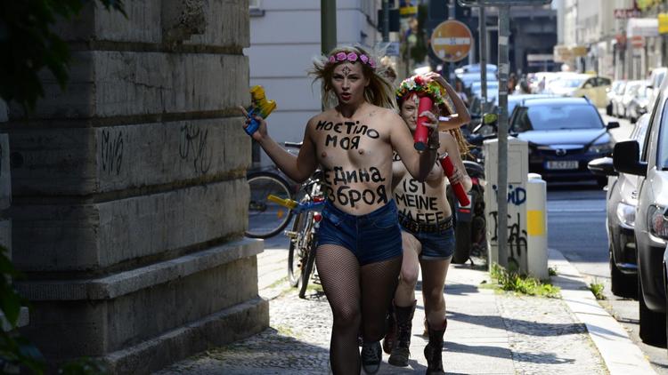 Des membres des Femen protestent devant l'Ambassade d'Ukraine à Berlin le 29 août 2013 [John MacDougall / AFP/Archives]