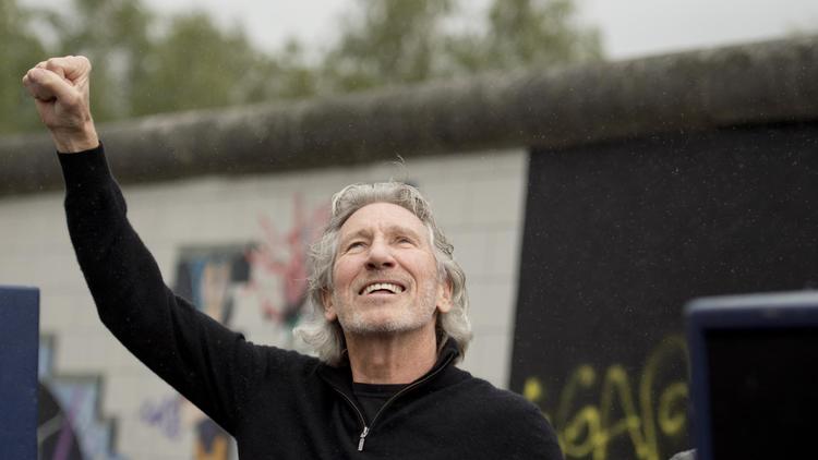 Roger Waters pose devant le Mur de Berlin, le 3 septembre 2013 [Odd Andersen / AFP]