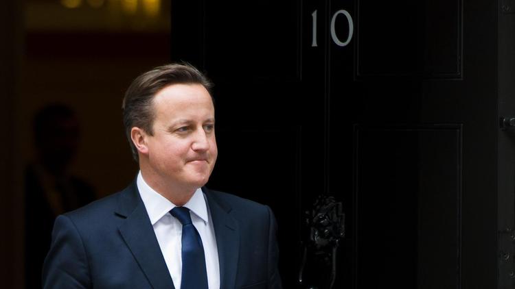 David Cameron sort du 10 Downing Street le 18 septembre 2013