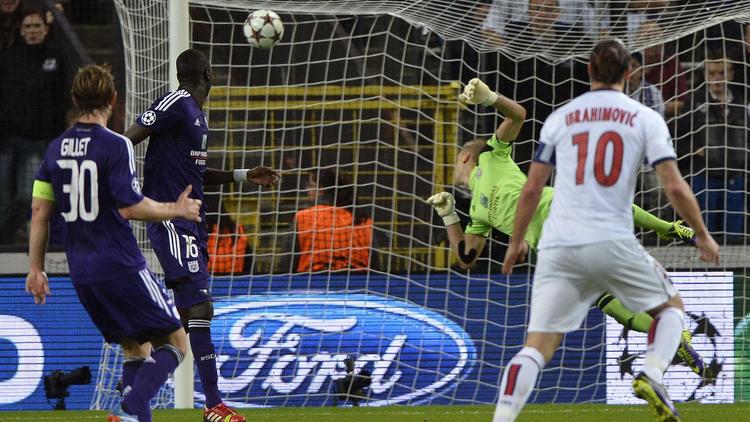 L'attaquant du PSG Zlatan Ibrahimovic inscrit le 3e but face à Anderlecht, le 23 octobre 2013 à Bruxelles [Franck Fife / AFP]