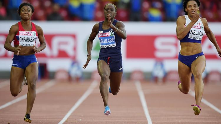 La Française Myriam Soumaré (c) lors de sa demi-finale du 100 m, le 13 août 2014 aux Championnats d'Europe à Zurich [Olivier Morin / AFP]
