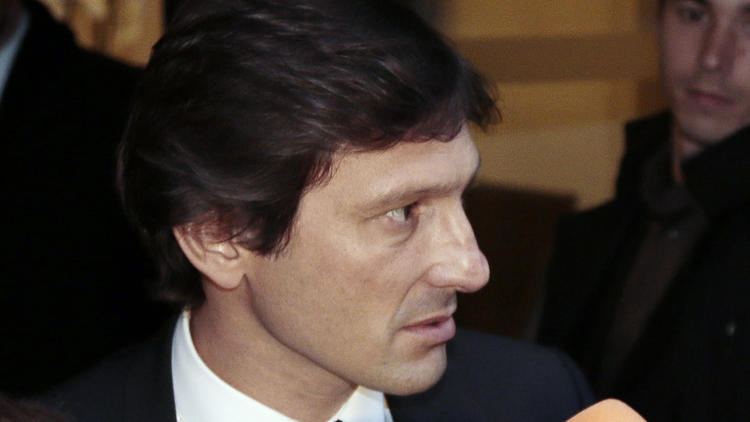 Le directeur sportif du PSG Leonardo, sortant de la commission de discipline de la LFP à Paris, le 30 mai 2013 [ / AFP/Archives]