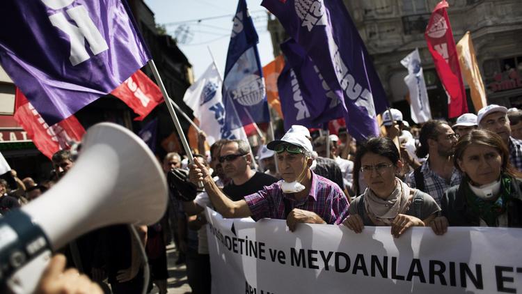 Des syndicalistes manifestent, le 17 juin 2013 à Istanbul [Marco Longari / AFP/Archives]