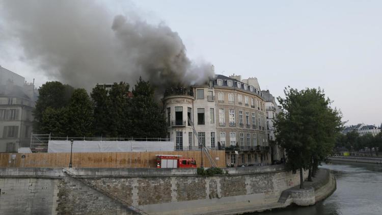 Incendie le 10 juillet 2013 à l'Hôtel Lambert à Paris  [Kenzo Tribouillard  / AFP]