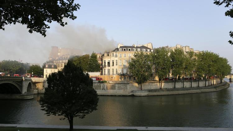 Une vue de l'hôtel Lambert, à Paris, ravagé par un incendie le 10 juillet 2013 [Kenzo Tribouillard / AFP/Archives]