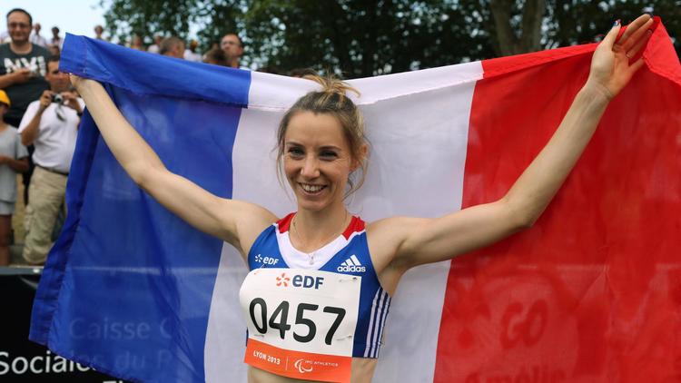 La Français Marie-AMélie Le Fur après sa médaille d'argent au concours de la longueur aux Mondiaux handisport d'athlétisme, le 24 juillet  2013, à Lyon [Philippe Merle / AFP]