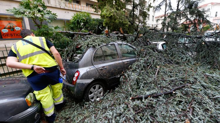 Les dégâts à Nice le 29 juillet 2013, après de violents orages [Valéry Hache / AFP]