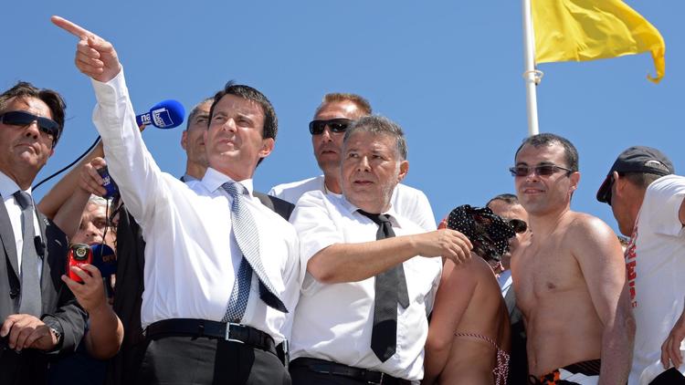 Manuel Valls le 1er août 2013 à Mimizan [Jean-Pierre Muller / AFP]