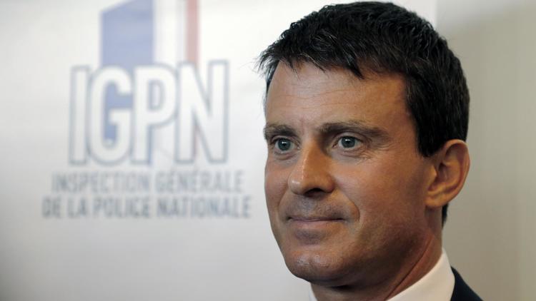 Le ministre de l'Intérieur Manuel Valls, face au nouveau logo de l'IGPN, le 2 septembre 2013, à Paris [François Guillot / AFP/Archives]