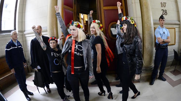 Les femen sortent tribunal correctionnel de Paris, le 13 septembre 2013 [Lionel Bonaventure / AFP]