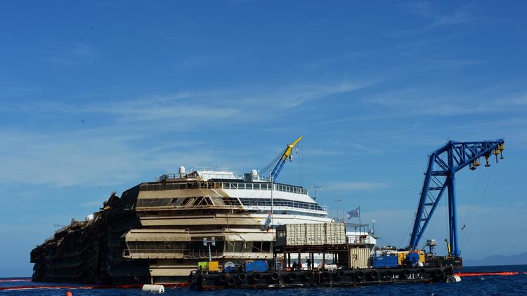 L'épave redressée du Concordia le 18 septembre 2013 au large de Giglio Porto [Vincenzo Pinto / AFP/Archives]