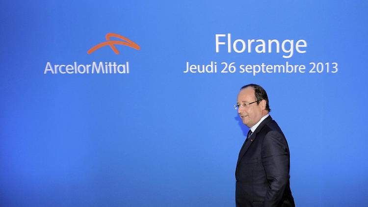Le président François Hollande arrive pour rencontrer les salariés d'ArcelorMittal à Florange, le 26 septembre 2013 [Nicolas Bouvy / Pool/AFP]