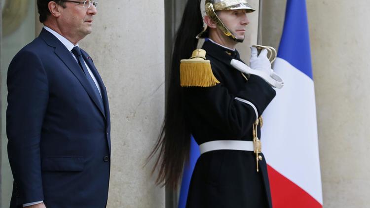 François Hollande le 15 novembre 2013 sur le perron de l'Elysée à Paris [Patrick Kovarik / AFP/Archives]