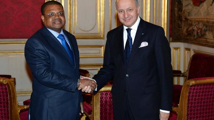 Le Premier ministre centrafricain Nicolas Tiangaye reçu par Laurent Fabius, le 25 novembre 2013 à Paris