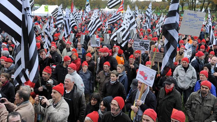 Les Bonnets rouges défilent à Carhaix (Finistère), le 30 novembre 2013  [Fred Tanneau / AFP]