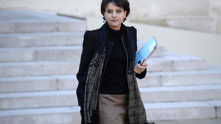 Najat Vallaud-Belkacem à la sortie du Conseil des ministres le 11 décembre 2013 à l'Elysée [Martin Bureau / AFP]