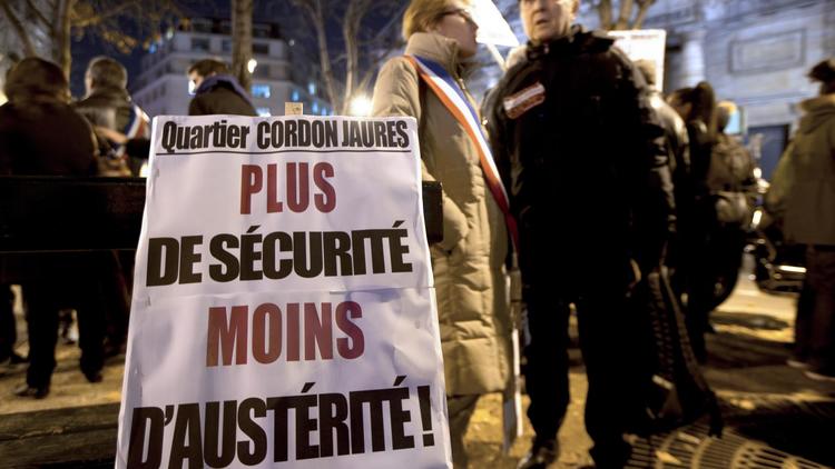 Des habitants de Saint-Ouen dénoncent le 17 décembre 2013 les trafics de drogue dans leur ville classée zones de sécurité prioritaire (ZSP) [Joel Saget / AFP/Archives]