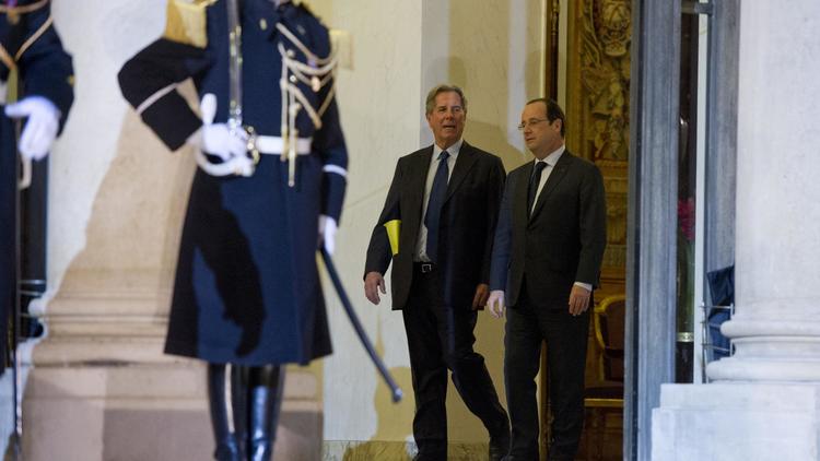 Le président du Conseil constitutionnel Jean-Louis Debré en compagne de François Hollande, le 6 janvier 2014 à Paris [Alain Jocard / AFP/Archives]
