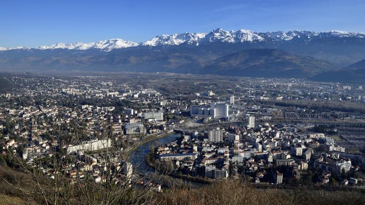 Vue générale de la ville de Grenoble au pied des Alpes, en janvier 2014 [Philippe Desmazes / AFP]