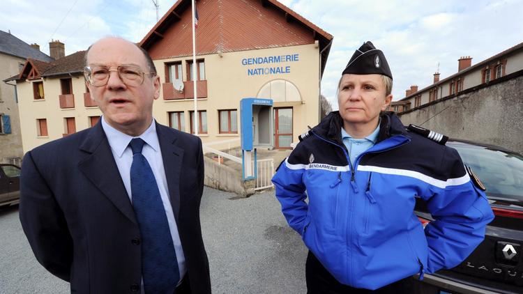 Le procureur Michel Garrandaux et Anne Fougeras, colonel de gendarmerie, le 12 janvier 2014 à Magnac-Laval [Pascal Lachenaud / AFP]